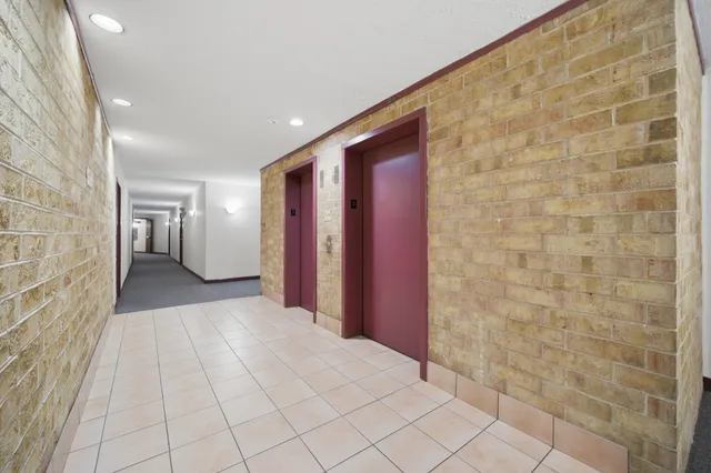 $159,900 | 5600 Astor Lane, Unit 315, Rolling Meadows, IL 60008