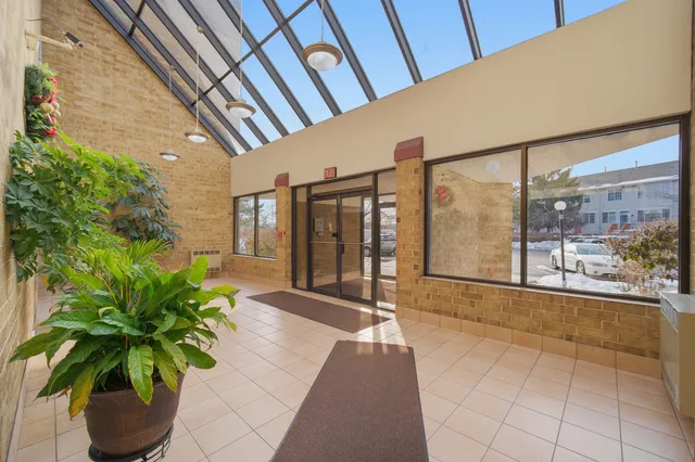 $159,900 | 5600 Astor Lane, Unit 315, Rolling Meadows, IL 60008