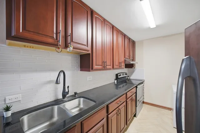 $159,900 | 5600 Astor Lane, Unit 315, Rolling Meadows, IL 60008