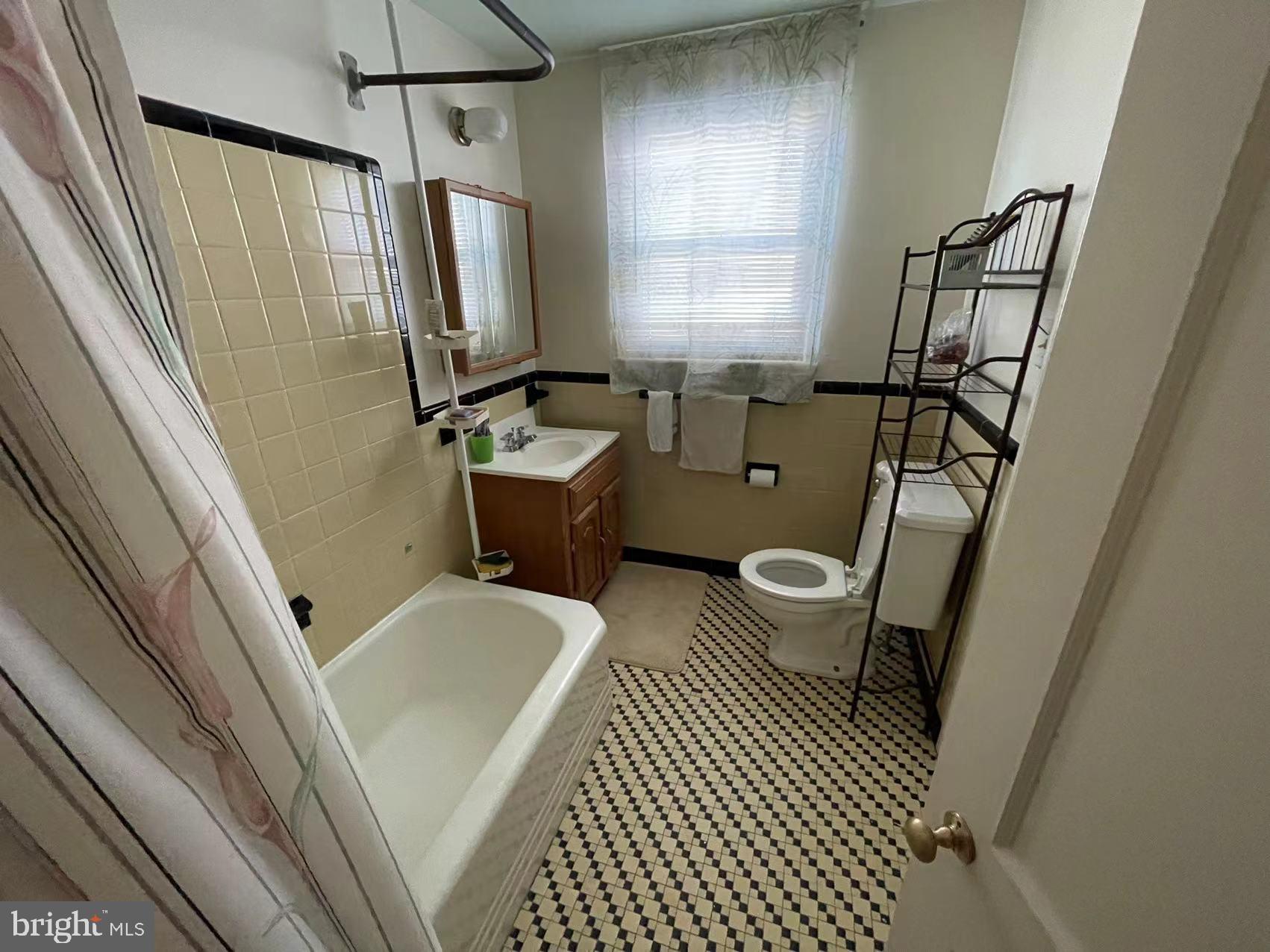 3908 State Road Drexel Hill, PA 19026 - Photo 24 of 29 2nd floor full bath