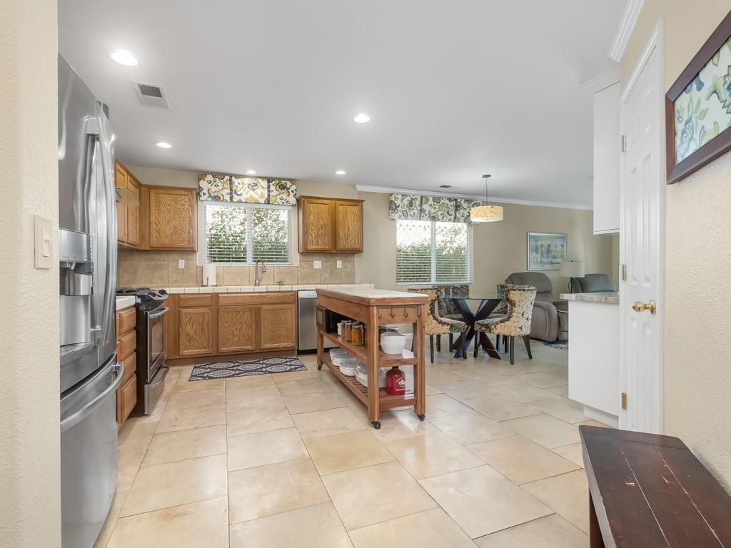 2443 Ranier Way Hanford, CA 93230 - Photo 6 of 30 Gallery Image 6