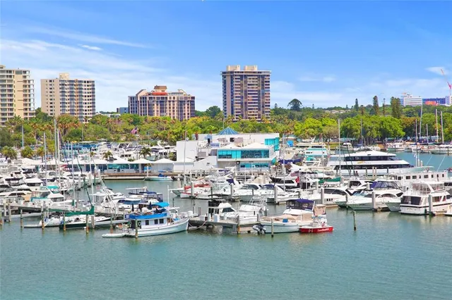 $2,650 | 301 South Gulfstream Avenue, Unit 301, Sarasota, FL 34236