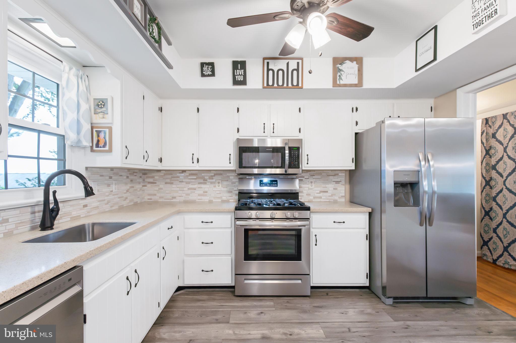 402 Ridgeview Avenue Elizabethtown, PA 17022 - Photo 3 of 24 Kitchen 2