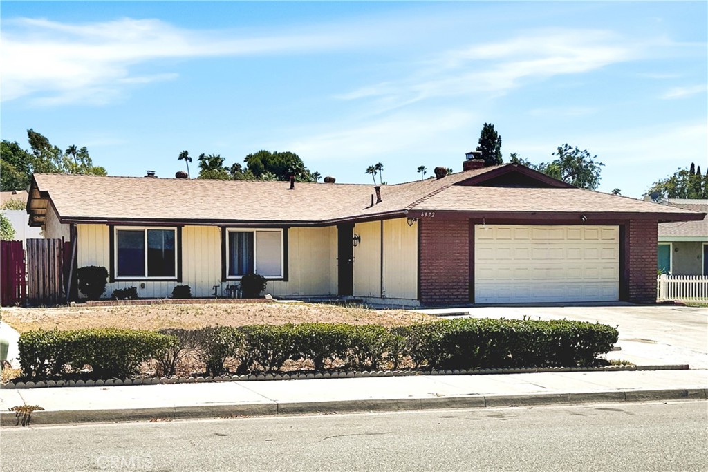 6972 Manhattan Drive Riverside, CA 92506 - Photo 2 of 25 Left Side