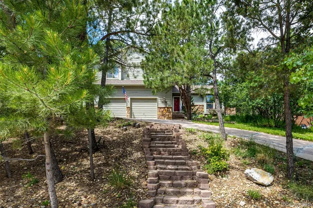 a view of a house with yard and a tree