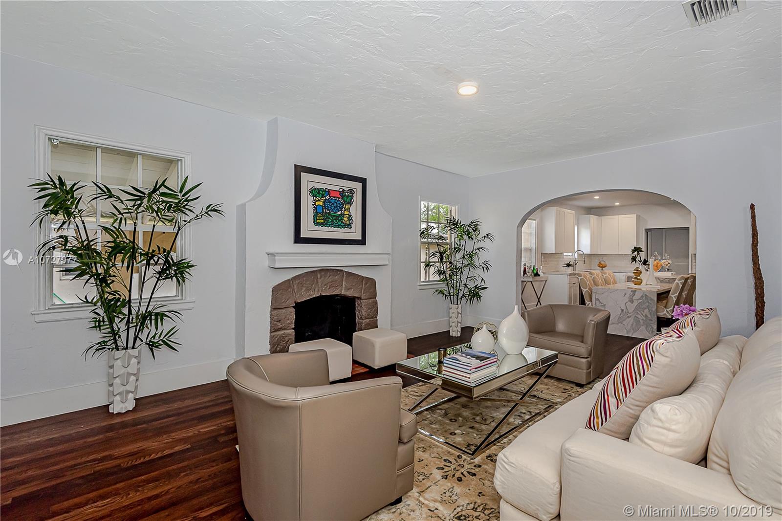 829 Lorca Street Coral Gables, FL 33134 - Photo 4 of 21 Living room