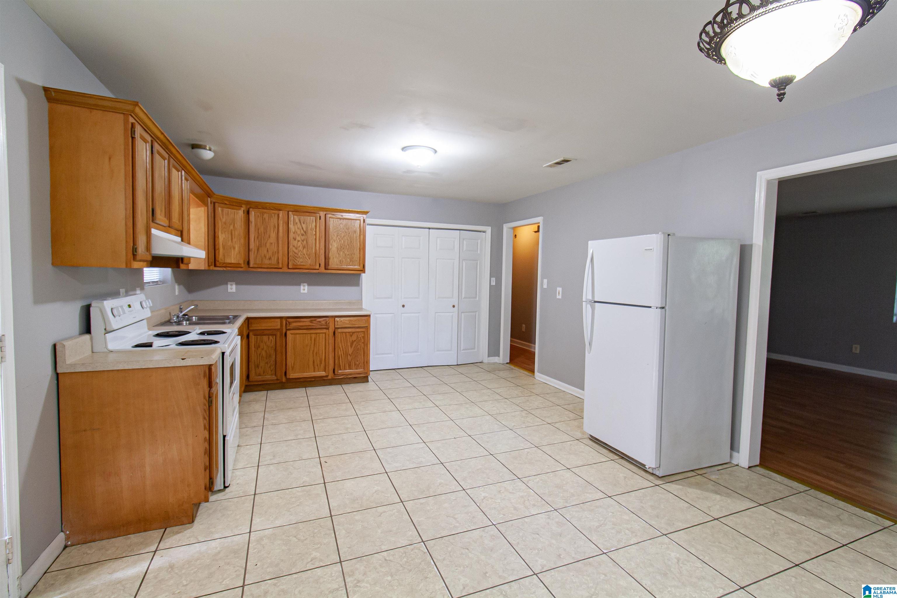 2524 17th Street Southwest Birmingham, AL 35208 - Photo 2 of 13