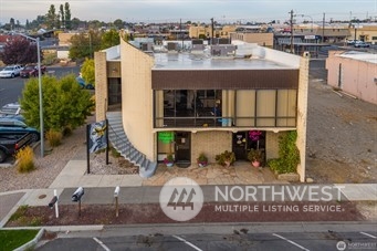 310 South Balsam Street Moses Lake, WA 98837 - Photo 2 of 10 an aerial view of a house with garden space and sitting space