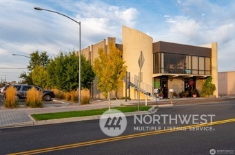 310 South Balsam Street Moses Lake, WA 98837 - Photo 6 of 10 a front view of a building