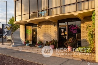 310 South Balsam Street Moses Lake, WA 98837 - Photo 7 of 10 a view of a cafe with a table and chairs under an umbrella