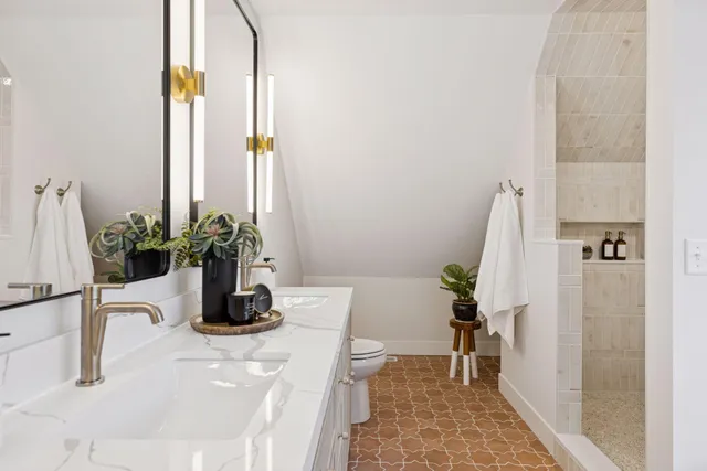 $1 | 330 11th Avenue North, Hopkins, MN 55343