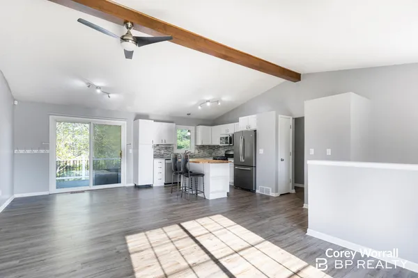 $360,000 | 7115 12th Avenue, Jenison, MI 49428