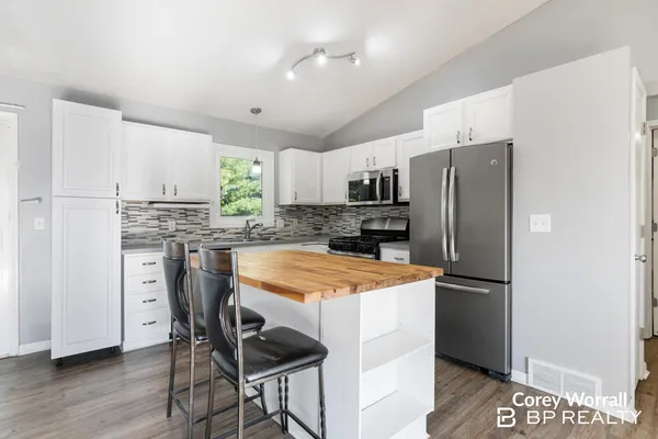 $360,000 | 7115 12th Avenue, Jenison, MI 49428