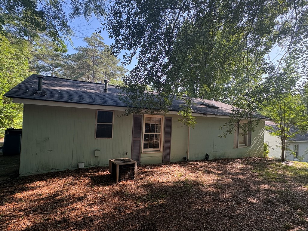 2910 Beech Street Columbus, GA 31909 - Photo 22 of 24 a backyard of a house with barbeque oven table and chairs