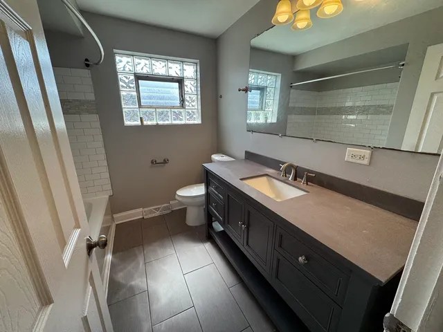 $2,850 | 15125 East End Avenue, Dolton, IL 60419