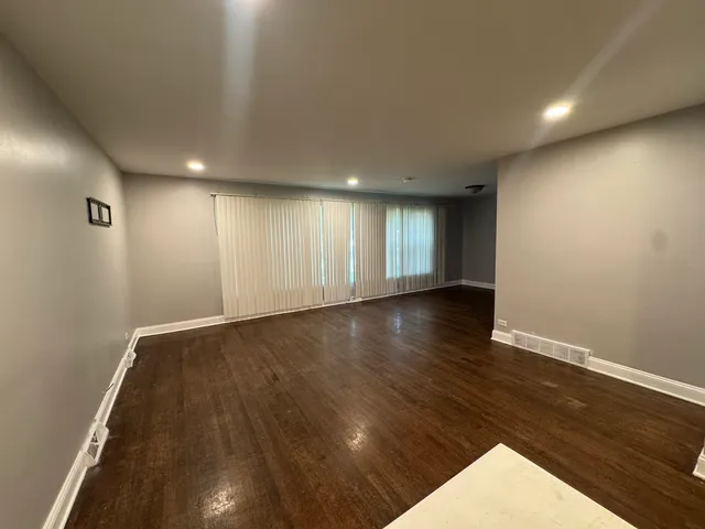 $2,850 | 15125 East End Avenue, Dolton, IL 60419