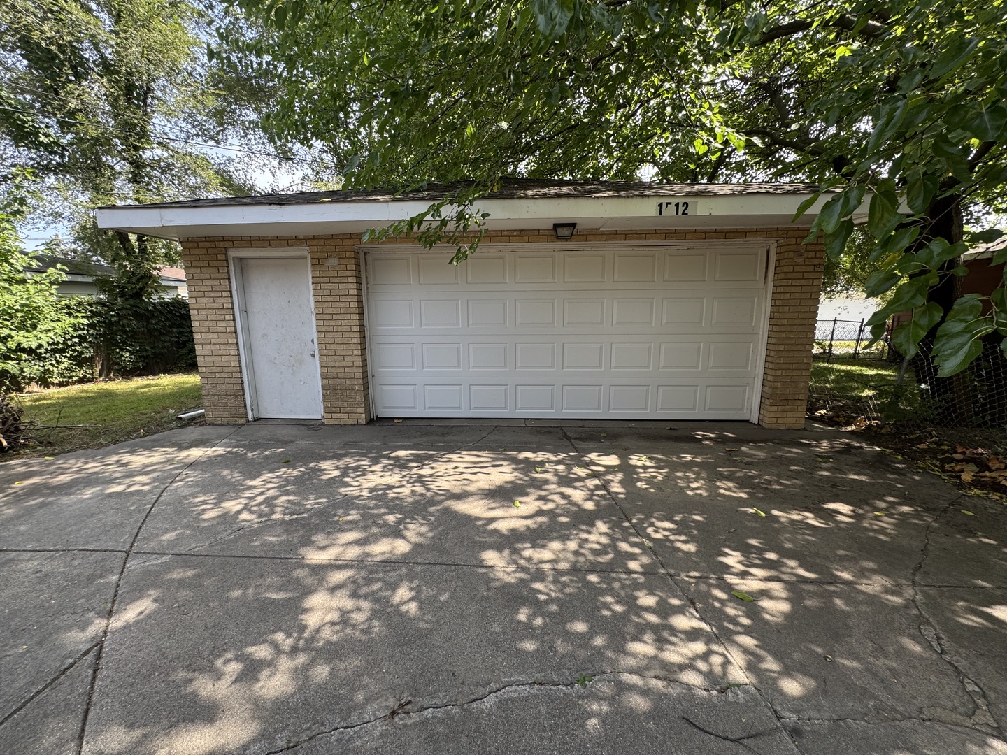 15125 East End Avenue Dolton, IL 60419 - Photo 21 of 21 a backyard of a house