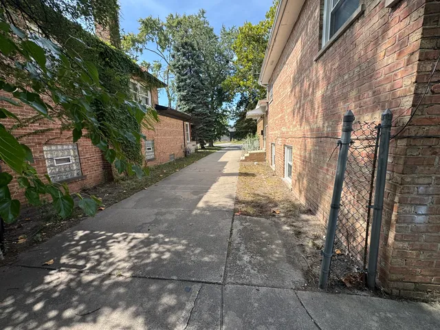 $2,850 | 15125 East End Avenue, Dolton, IL 60419