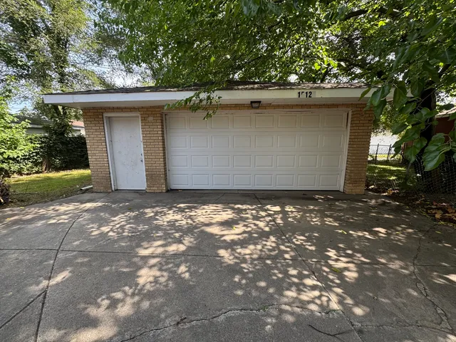 $2,850 | 15125 East End Avenue, Dolton, IL 60419