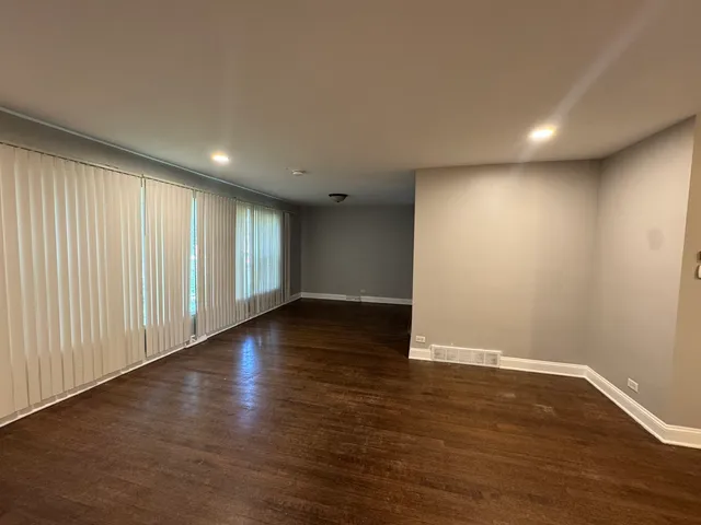 $2,850 | 15125 East End Avenue, Dolton, IL 60419