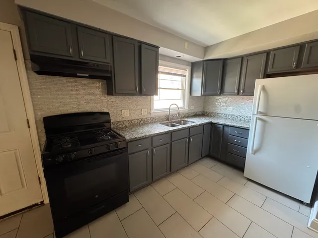 $2,850 | 15125 East End Avenue, Dolton, IL 60419