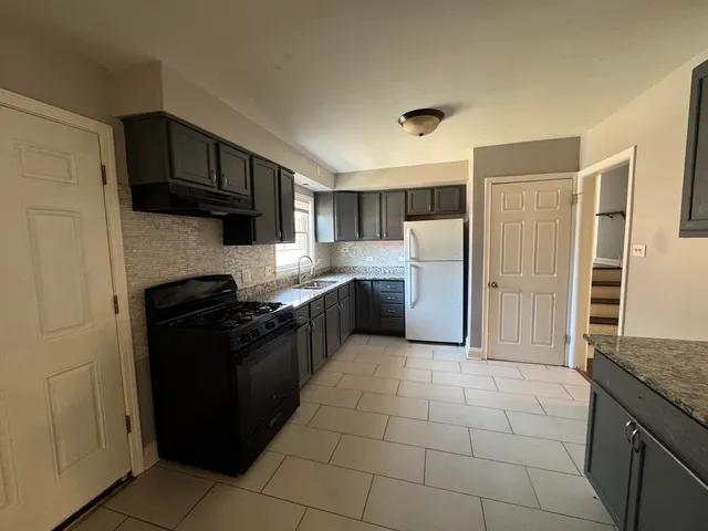 $2,850 | 15125 East End Avenue, Dolton, IL 60419