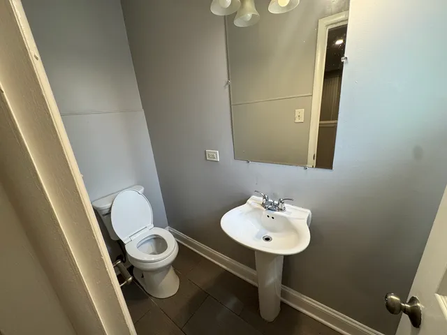 $2,850 | 15125 East End Avenue, Dolton, IL 60419