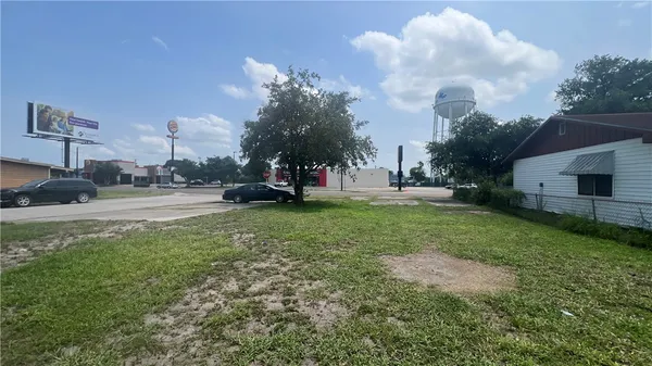 a view of yard with tree s