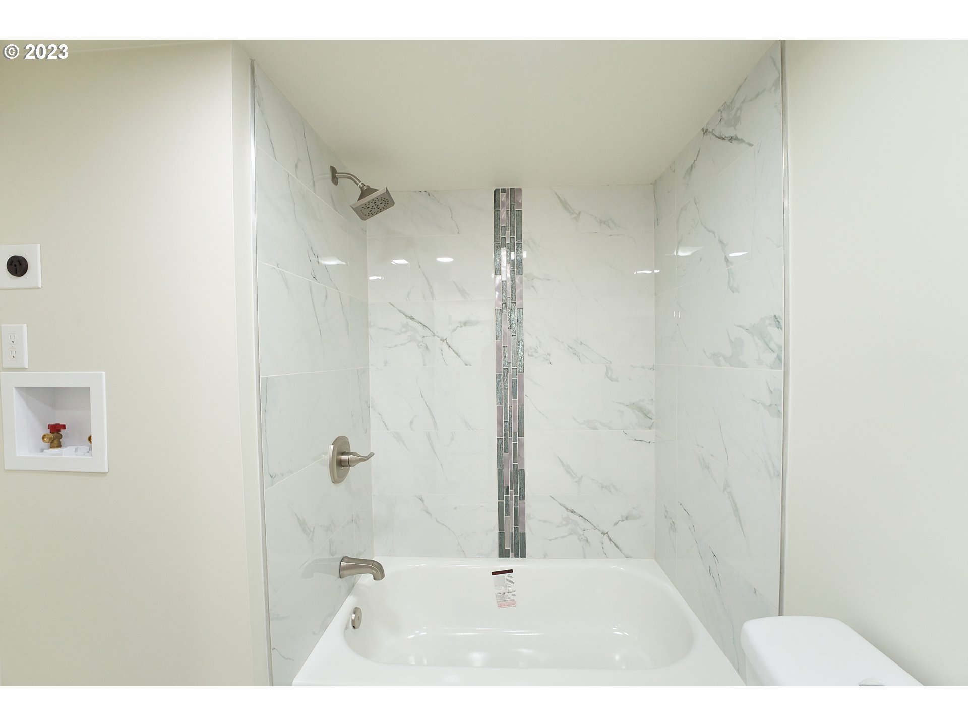 17655 Bluff Road, Unit 41 Sandy, OR 97055 - Photo 17 of 21 a bathroom with a shower