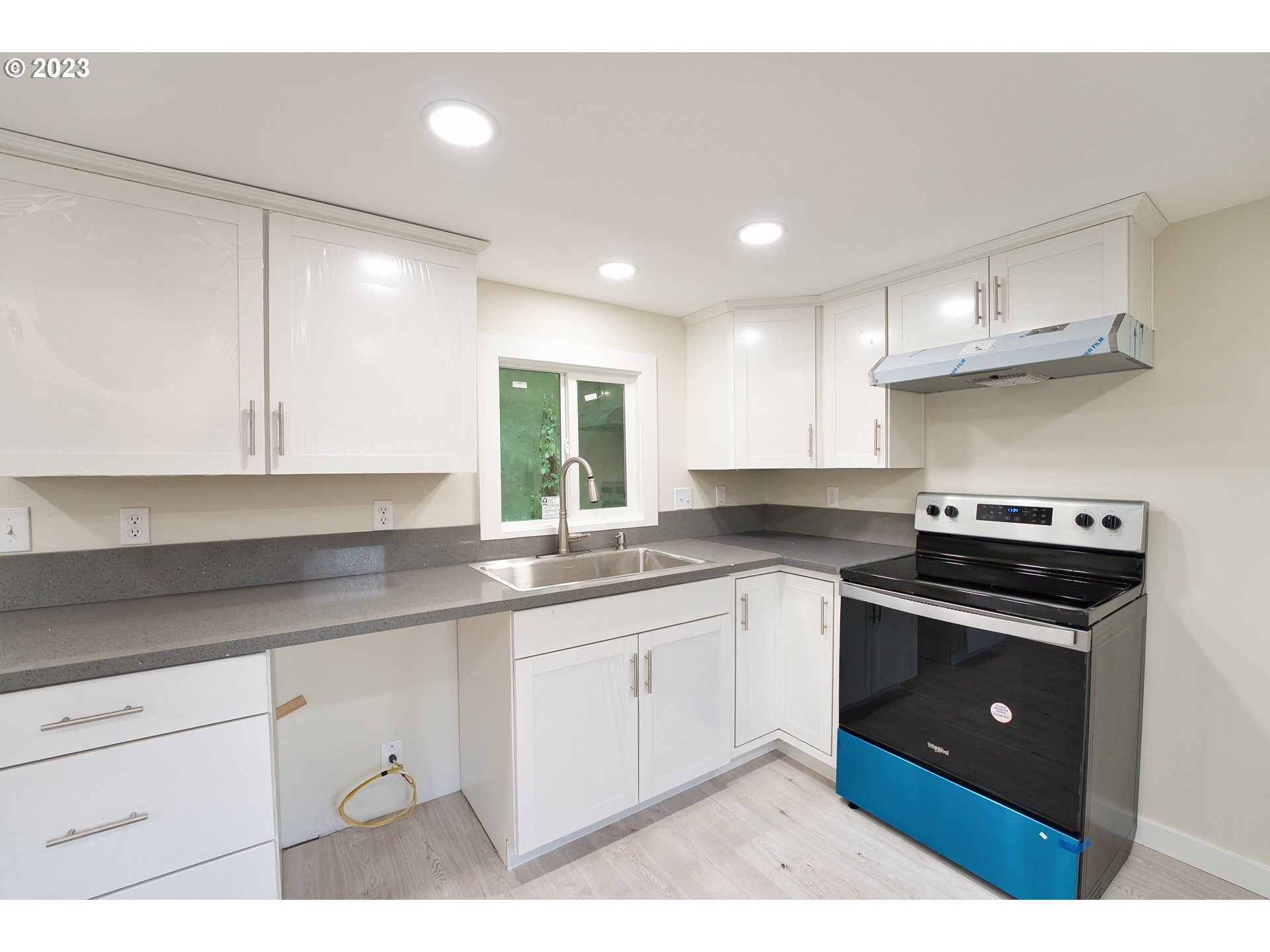 17655 Bluff Road, Unit 41 Sandy, OR 97055 - Photo 8 of 21 a kitchen with stainless steel appliances granite countertop a sink a stove a microwave and island