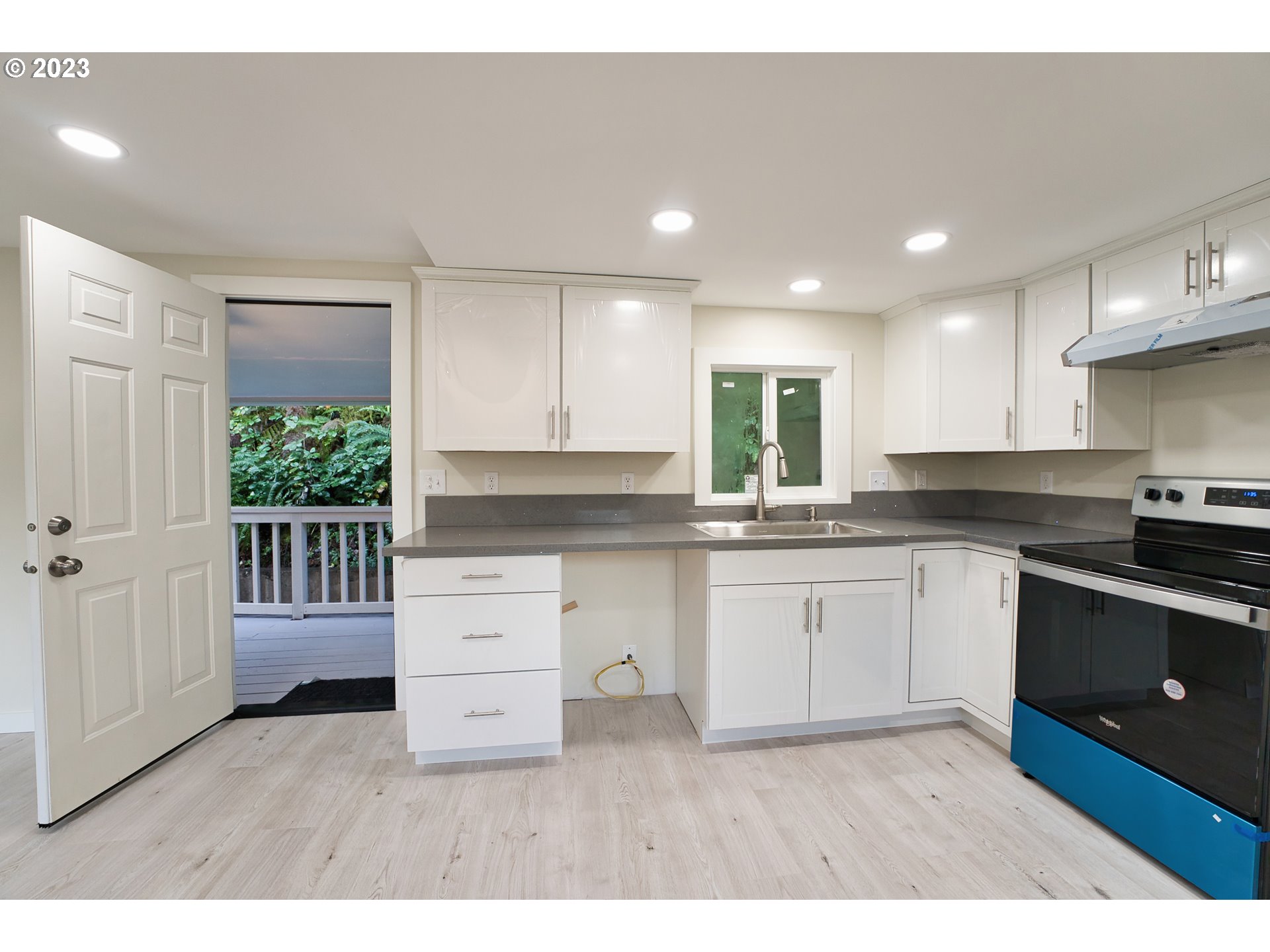 17655 Bluff Road, Unit 41 Sandy, OR 97055 - Photo 10 of 21 a kitchen with granite countertop white cabinets and appliances