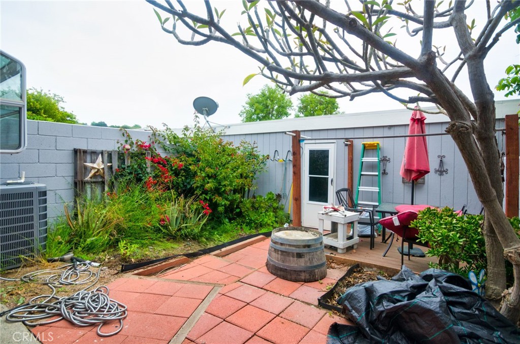 23507 Twin Spring Lane Diamond Bar, CA 91765 - Photo 19 of 27 a garden view with a seating space