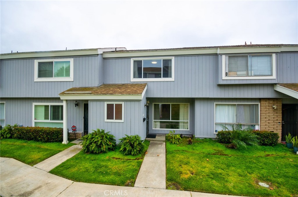 23507 Twin Spring Lane Diamond Bar, CA 91765 - Photo 4 of 27 a house view with a garden space