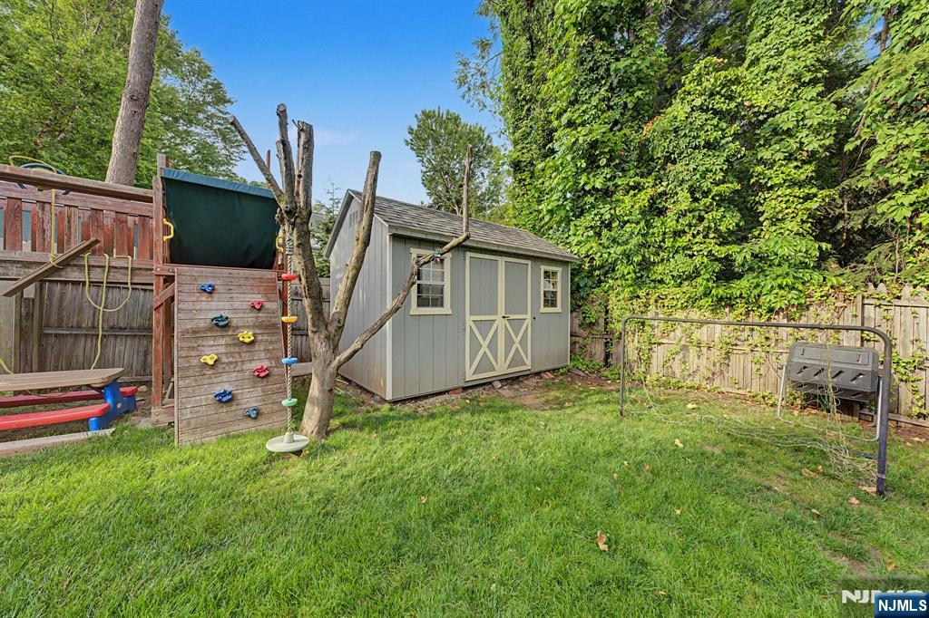 109 Windsor Road Tenafly, NJ 07670 - Photo 40 of 44