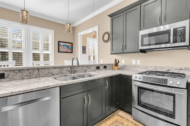 $1,195,000 | 1052 Bradbury Lane, Charleston, SC 29492