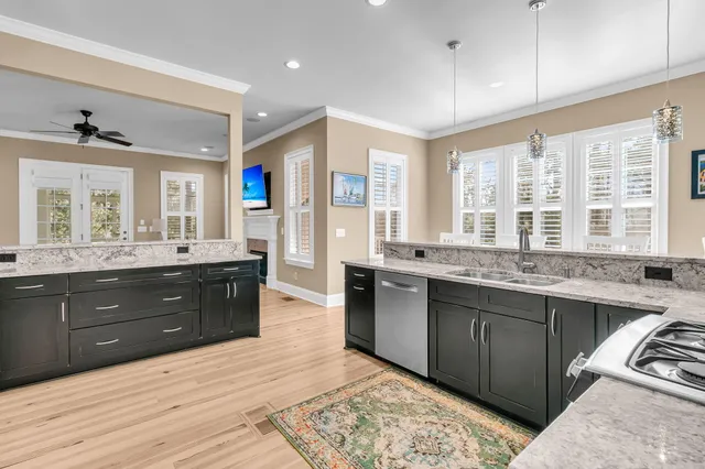 $1,195,000 | 1052 Bradbury Lane, Charleston, SC 29492