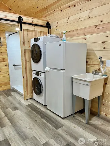 a view of walk in closet