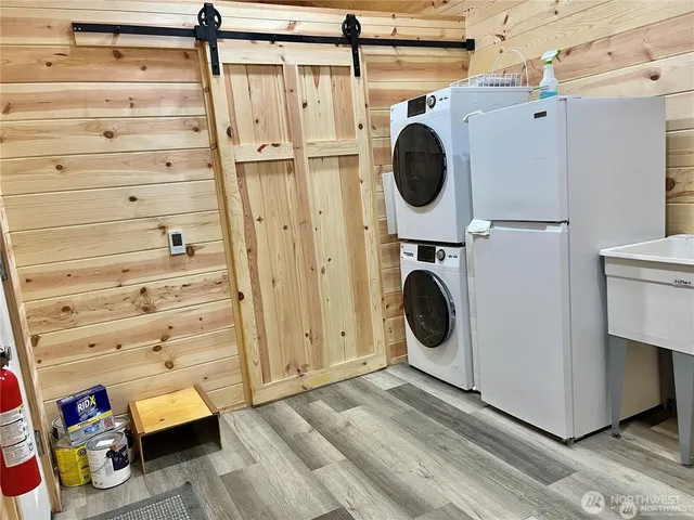 a bathroom with a bath tub