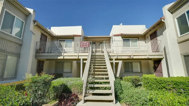 $425,000 | 833 Cinnamon Lane, Unit 4, Duarte, CA 91010