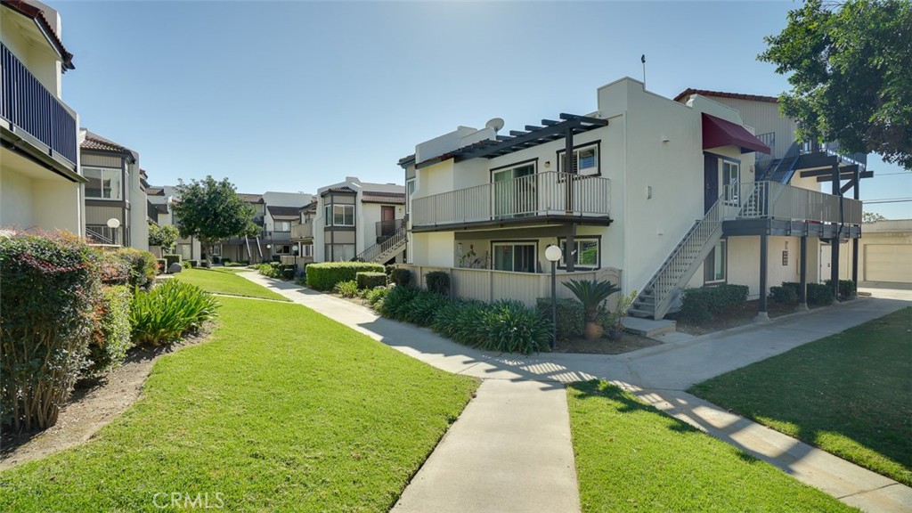 833 Cinnamon Lane, Unit 4 Duarte, CA 91010 - Photo 33 of 34