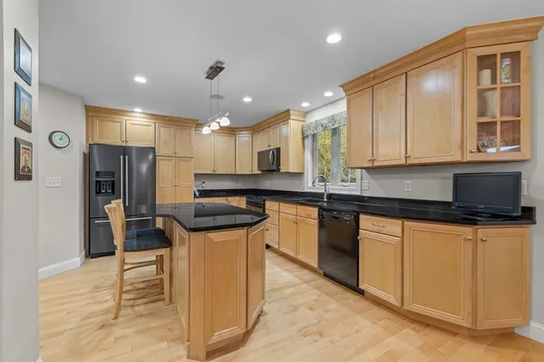 $905,000 | 105 Mixter Road, Holden, MA 01520