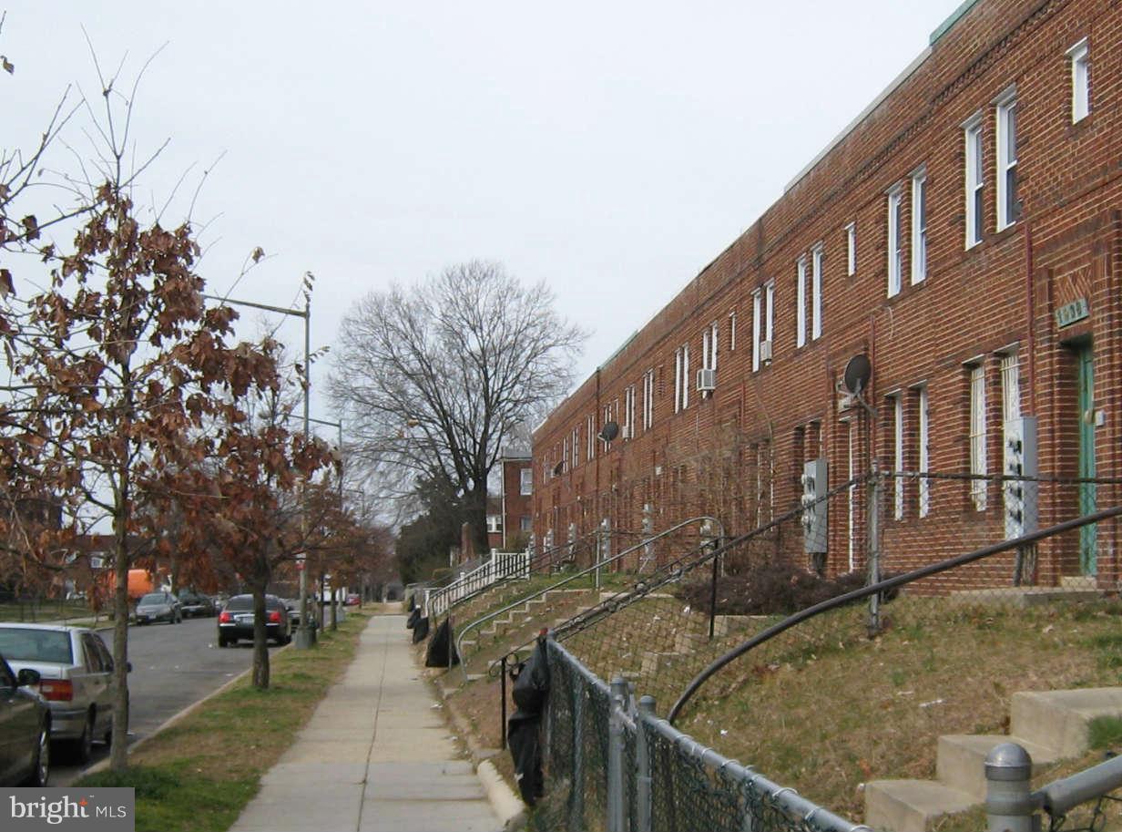 1938 I Street Northeast Washington, DC 20002 - Photo 2 of 18 a view of a patio with couches and table under an umbrella