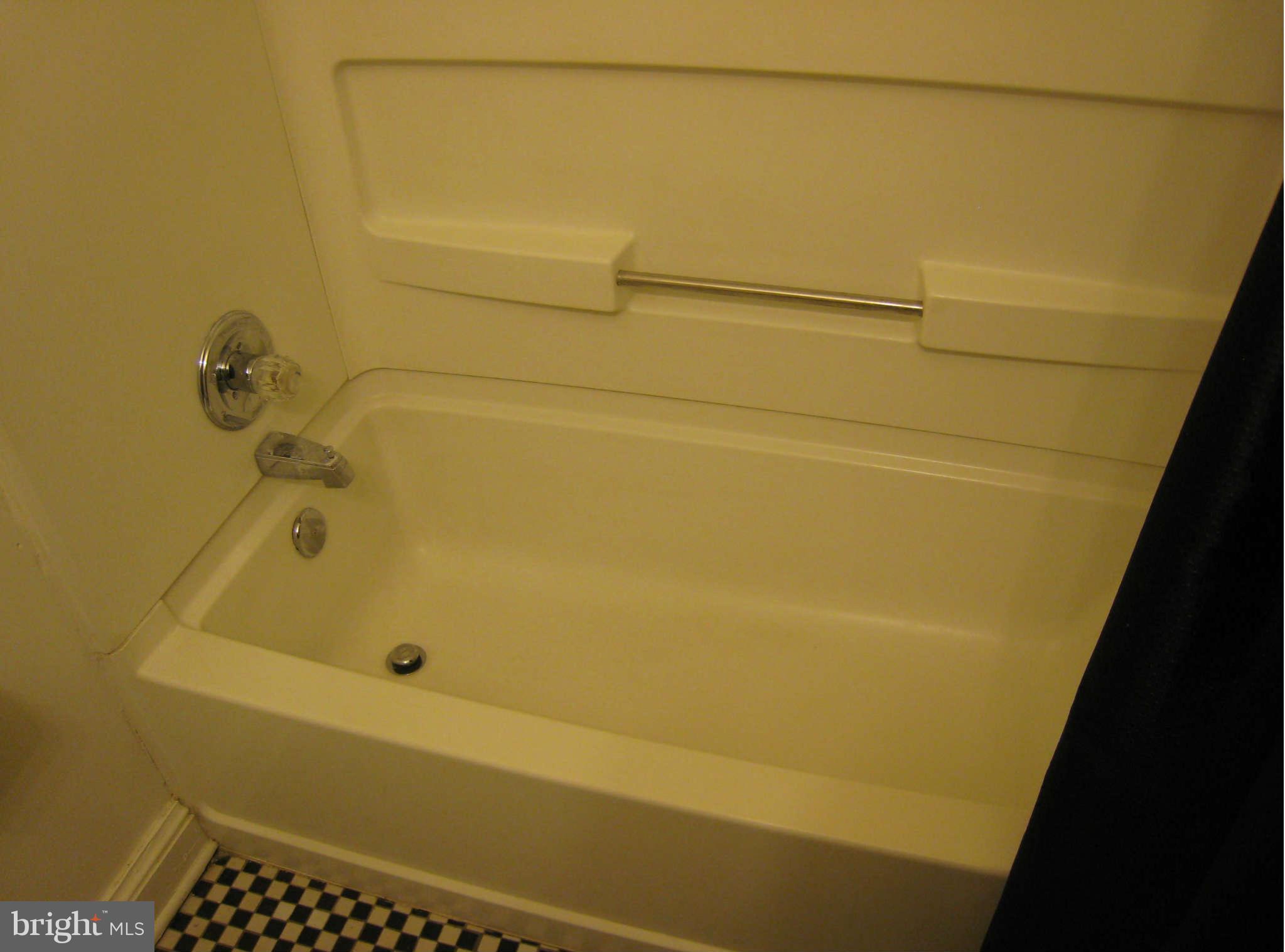 1938 I Street Northeast Washington, DC 20002 - Photo 8 of 18 a bathroom with a bathtub