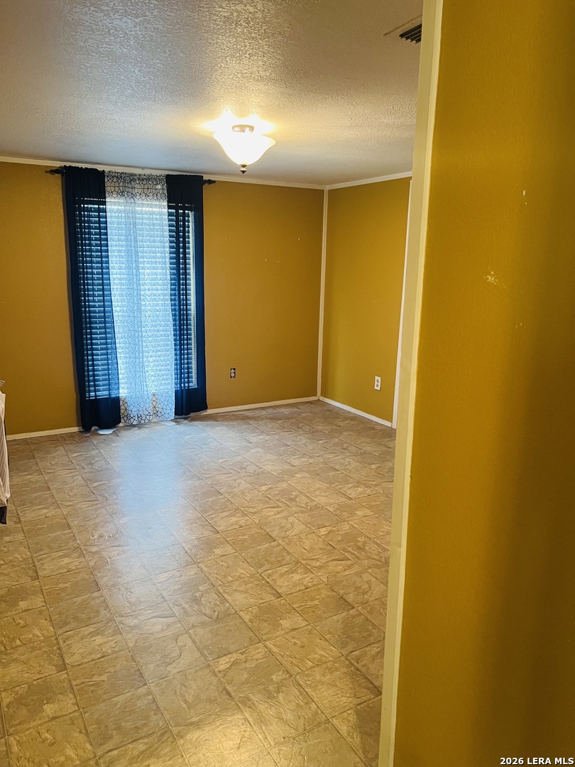 552 Diaz Street Uvalde, TX 78801 - Photo 11 of 14