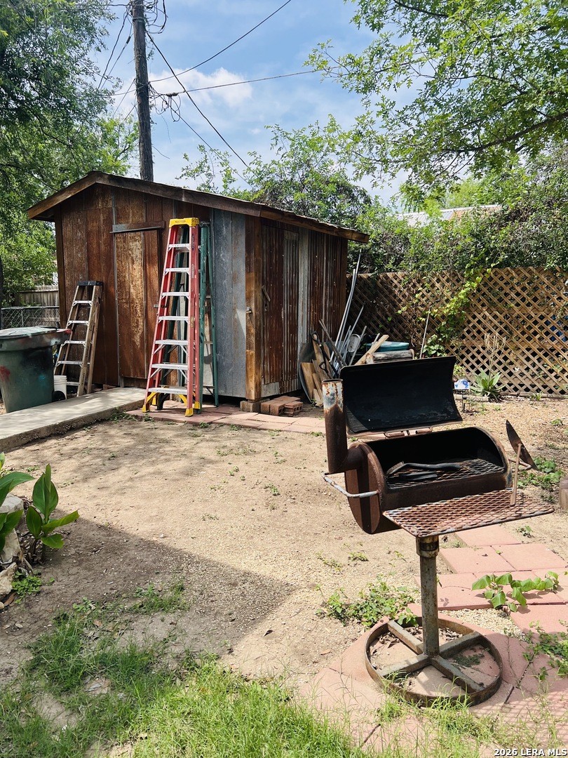 552 Diaz Street Uvalde, TX 78801 - Photo 3 of 14 a backyard of a house with table and chairs