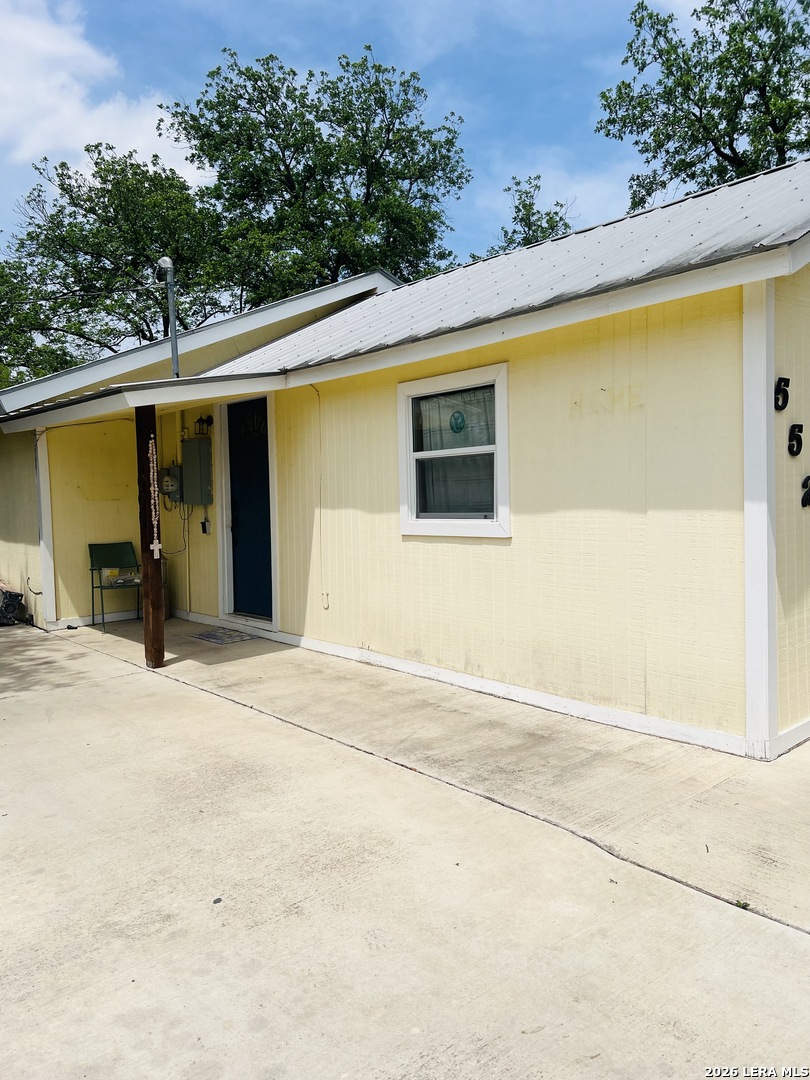 552 Diaz Street Uvalde, TX 78801 - Photo 5 of 14 a view of an outdoor space
