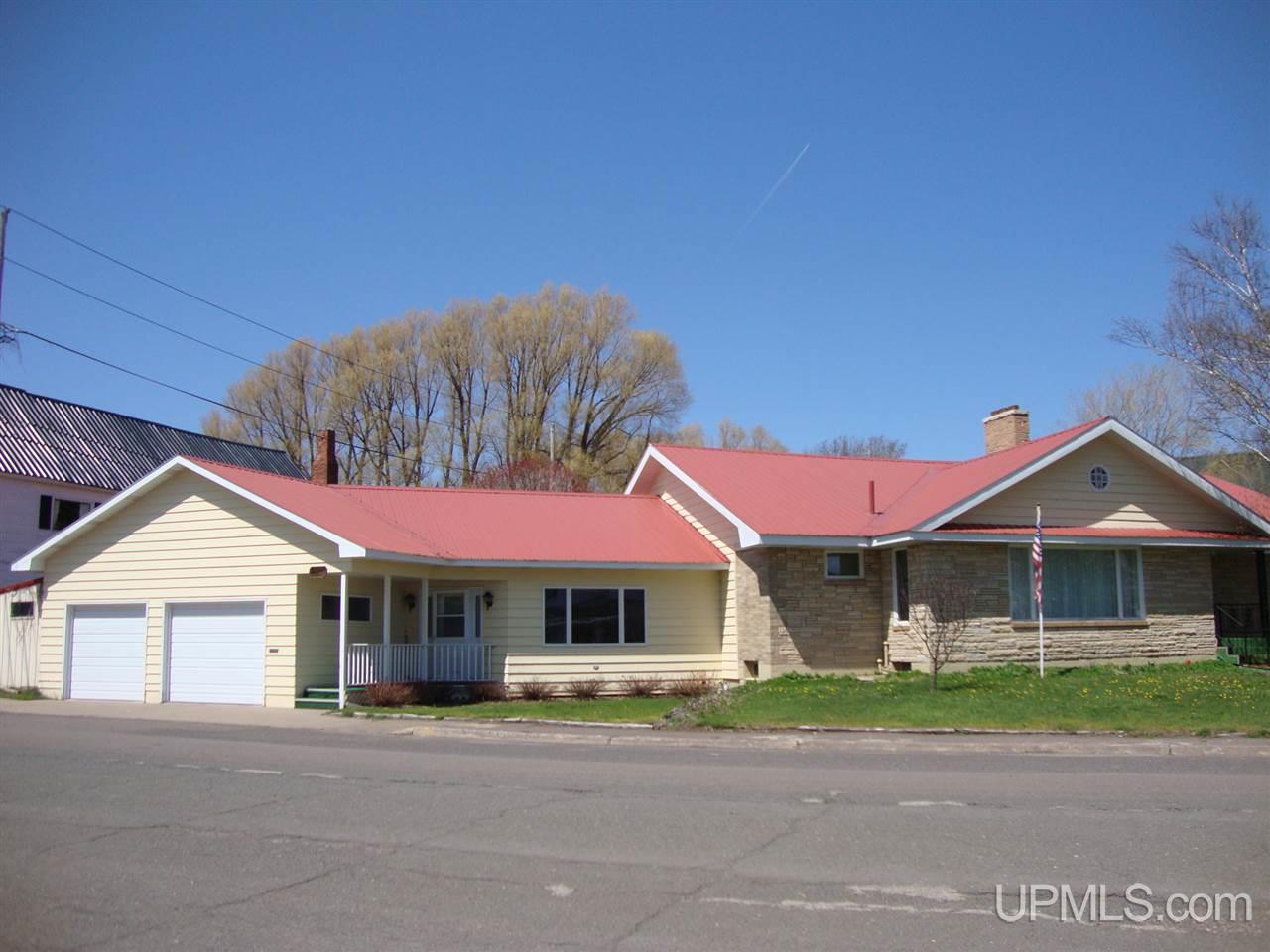 401 8th Street Calumet, MI 49913 - Photo 1 of 36