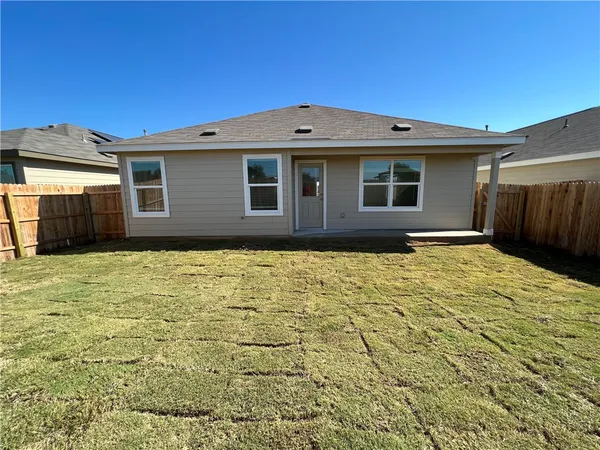 $1,800 | 2952 Whinchat, New Braunfels, TX 78130