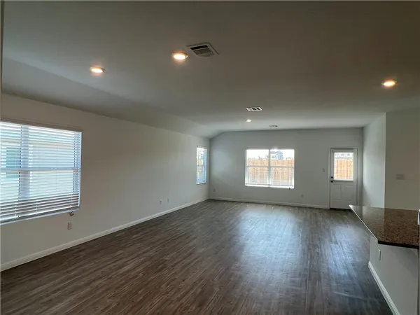 $1,800 | 2952 Whinchat, New Braunfels, TX 78130