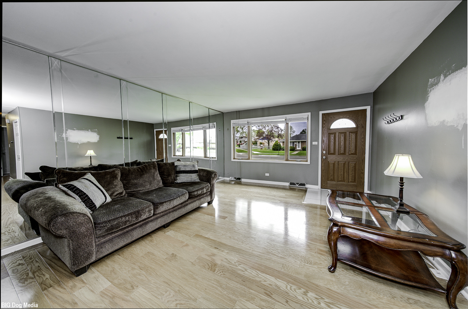 6104 Washington Street Chicago Ridge, IL 60415 - Photo 4 of 17 a living room with furniture and a lamp